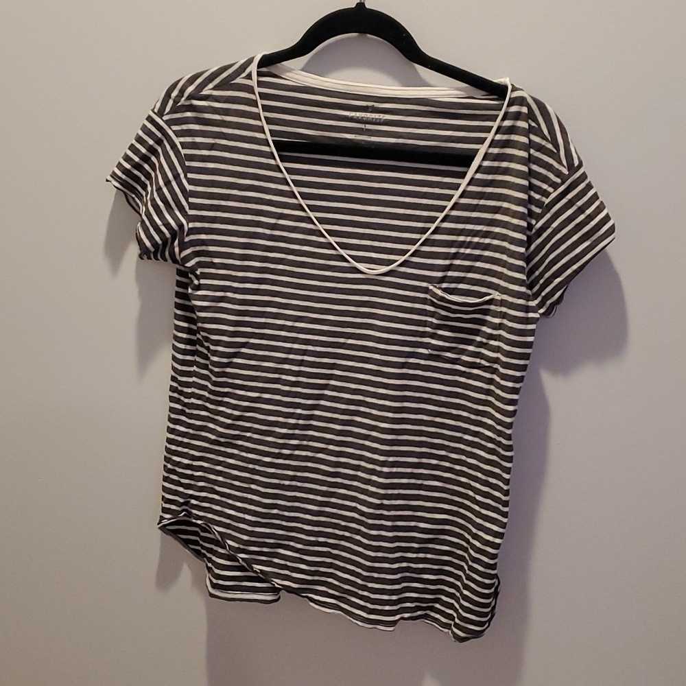 American Eagle Women’s Favorite T size small